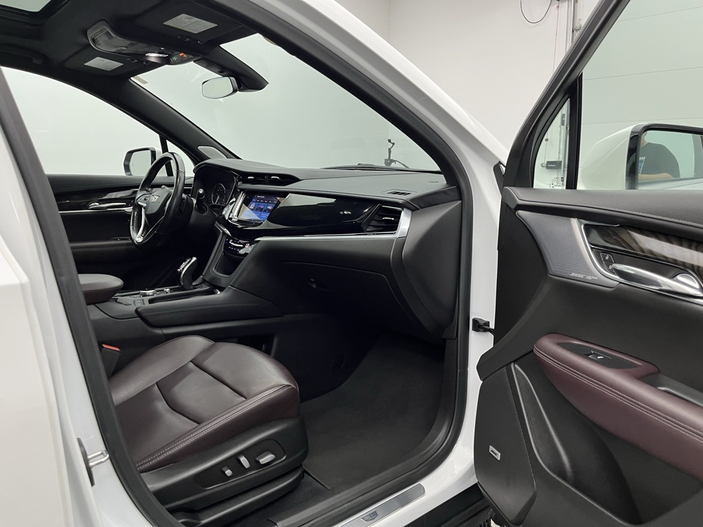 Vehicle image 22 of 42