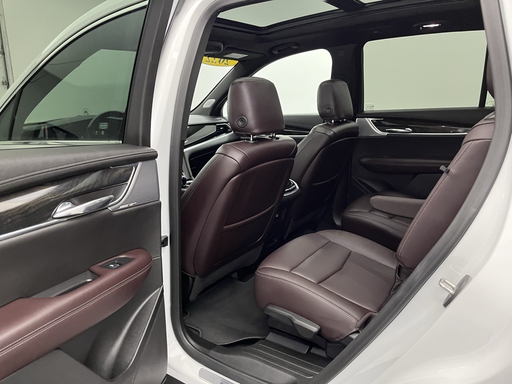 Vehicle image 17 of 42
