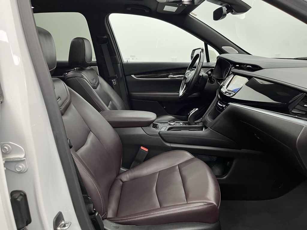Vehicle image 16 of 42