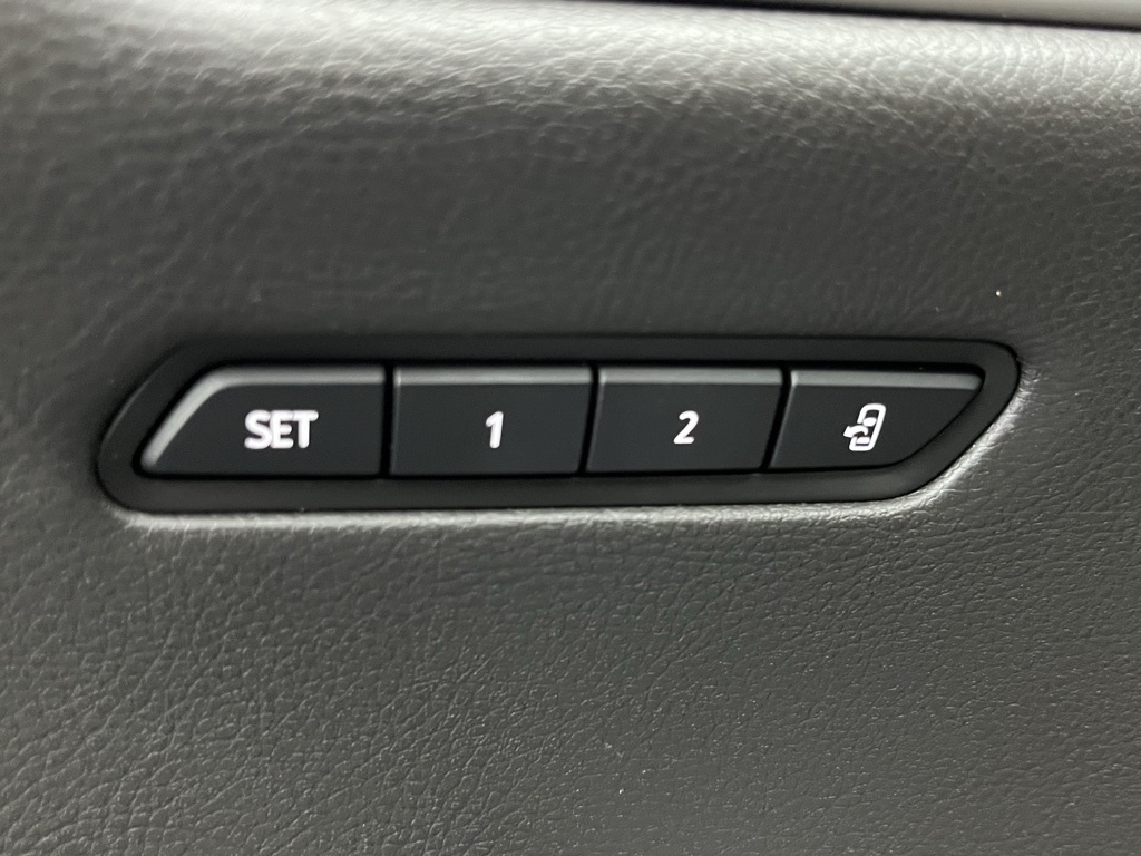 Vehicle image 28 of 42