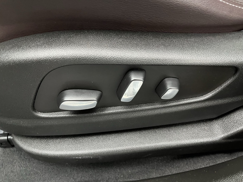 Vehicle image 39 of 42