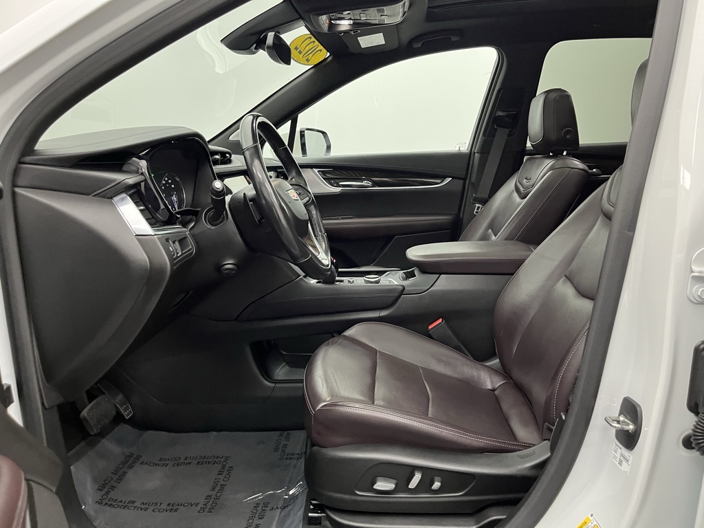 Vehicle image 33 of 42