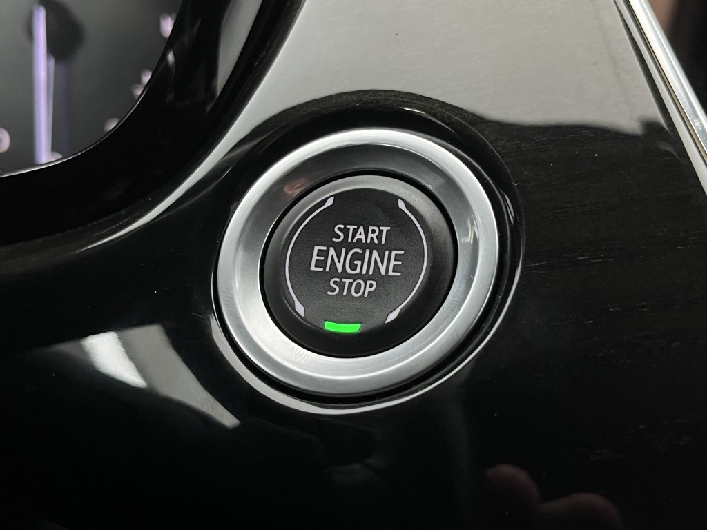 Vehicle image 37 of 42