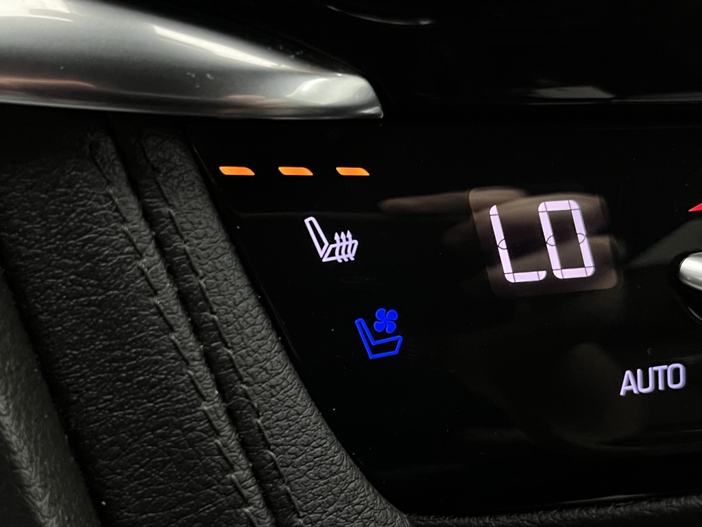 Vehicle image 36 of 42