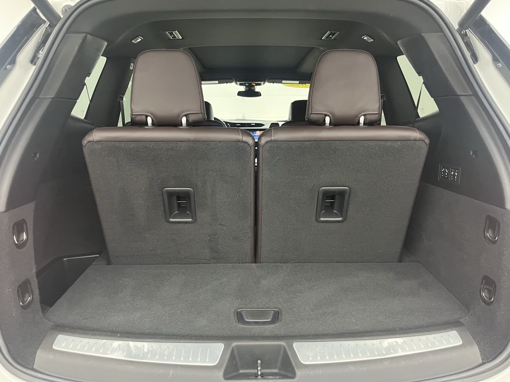Vehicle image 9 of 42