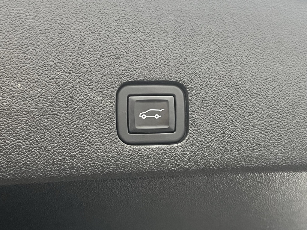 Vehicle image 32 of 42