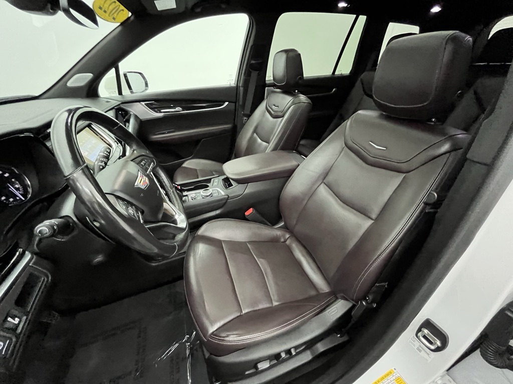 Vehicle image 18 of 42