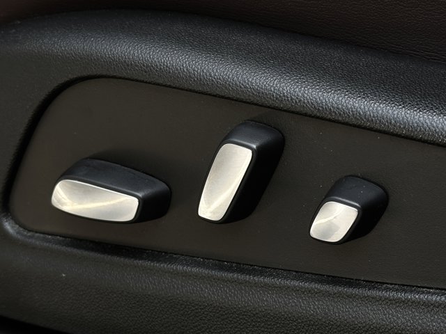 Vehicle image 14 of 34