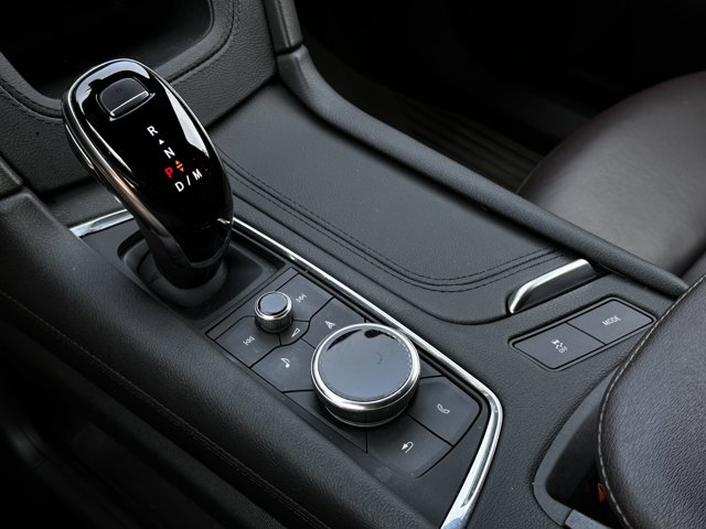 Vehicle image 23 of 34