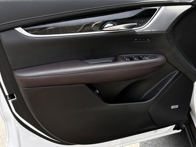 Vehicle image 11 of 34