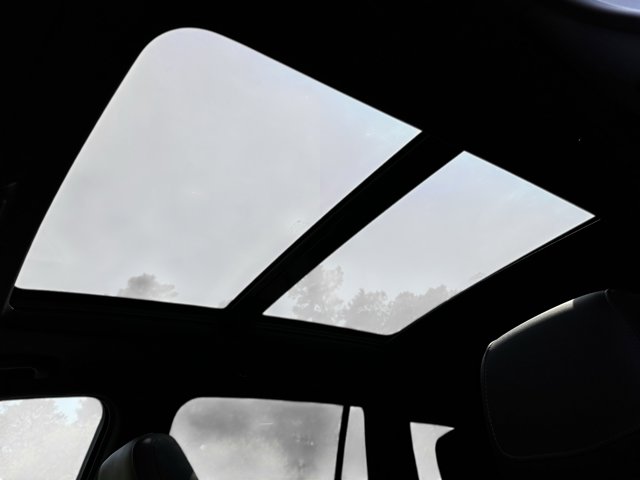 Vehicle image 25 of 34