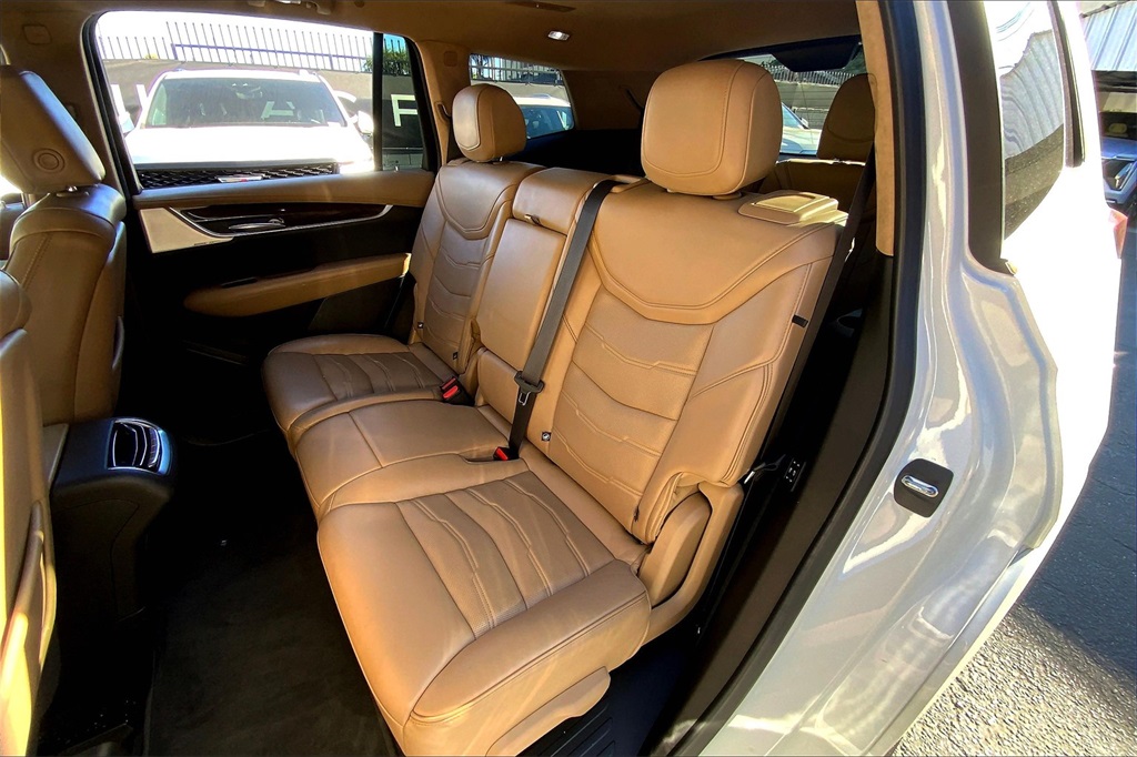 Vehicle image 11 of 37