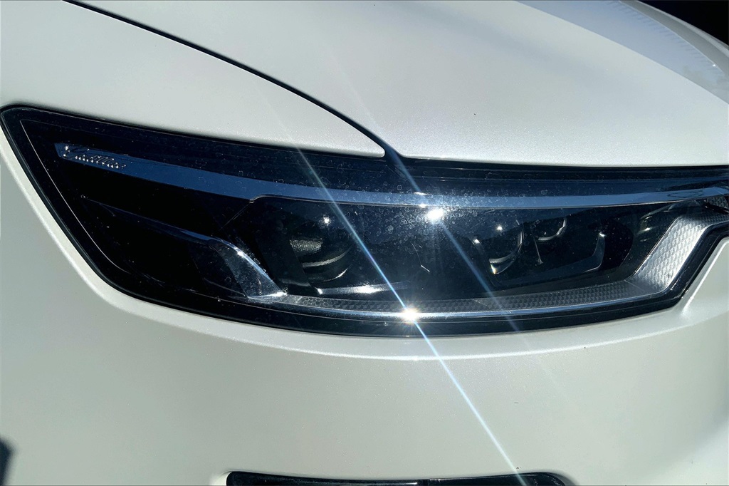 Vehicle image 25 of 37