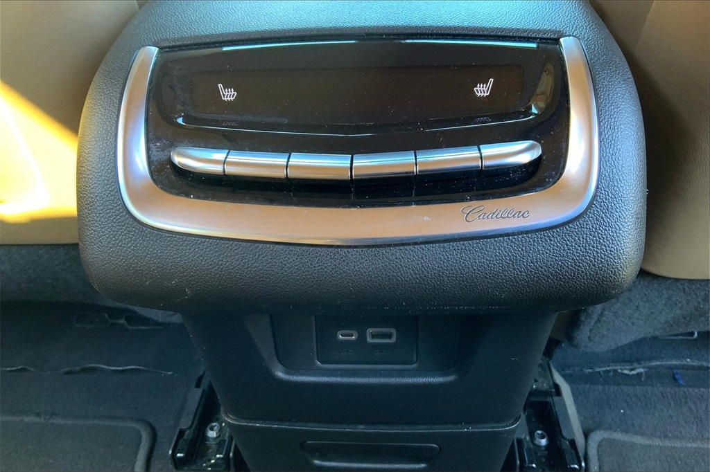 Vehicle image 26 of 37
