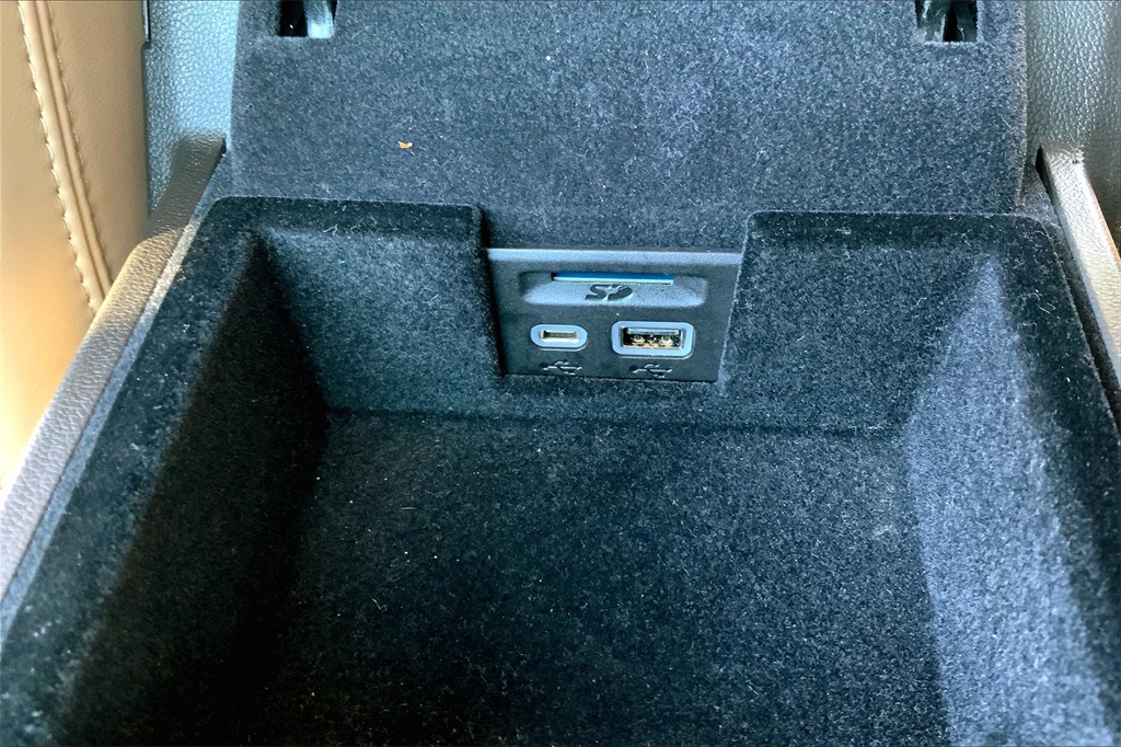 Vehicle image 33 of 37
