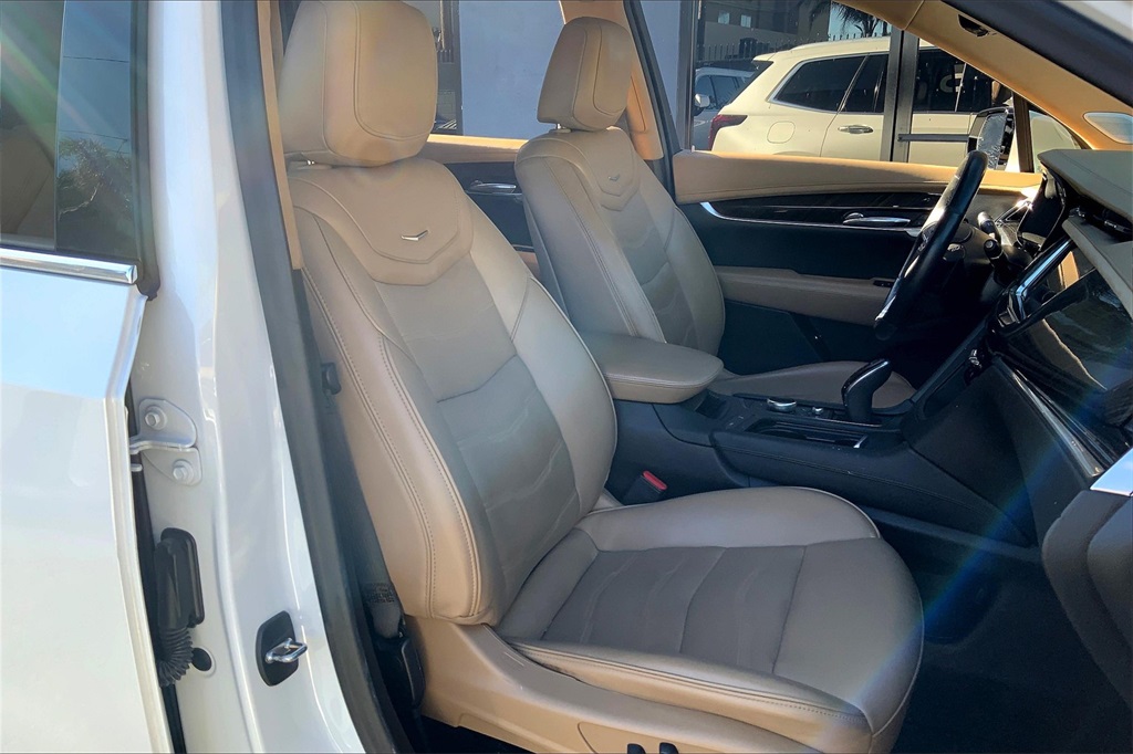 Vehicle image 10 of 37