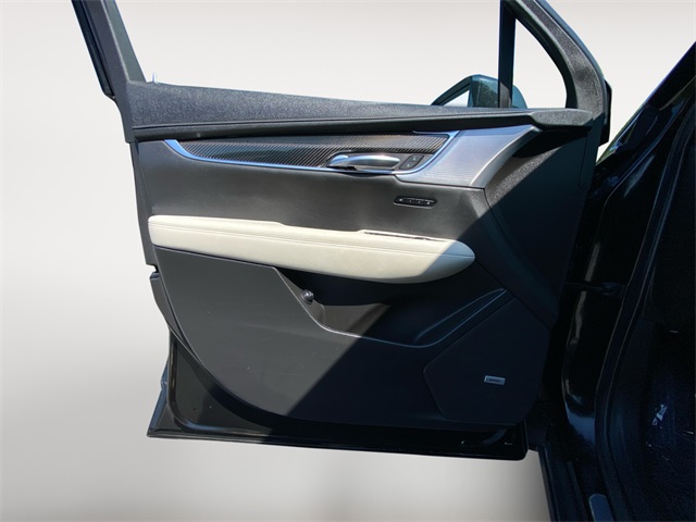 Vehicle image 35 of 40