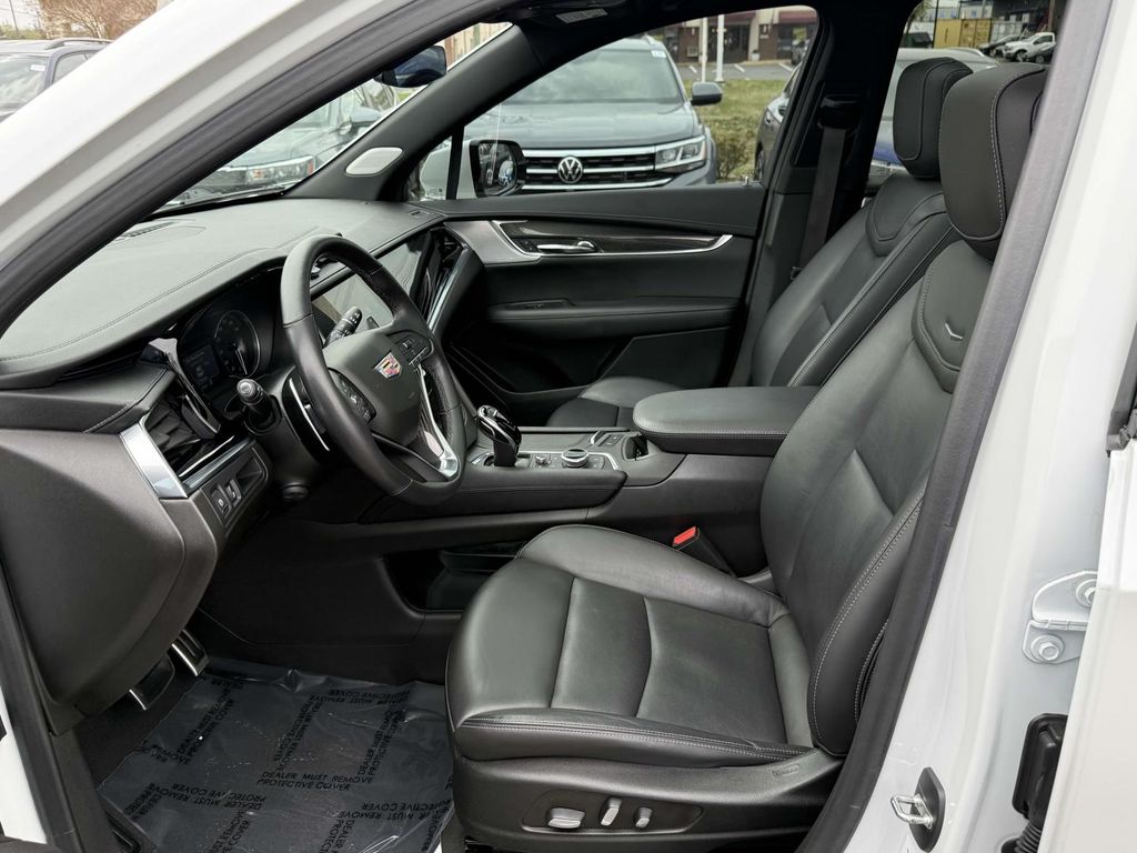 Vehicle image 12 of 25