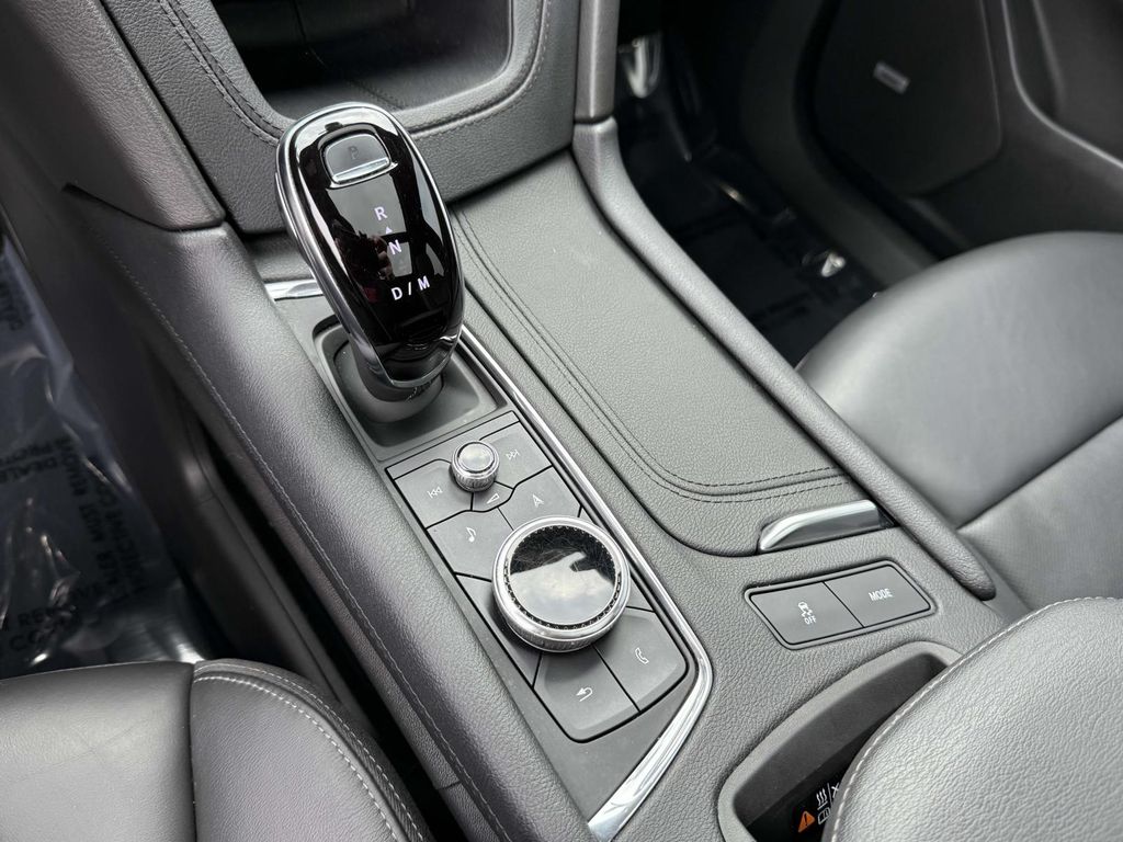 Vehicle image 16 of 25