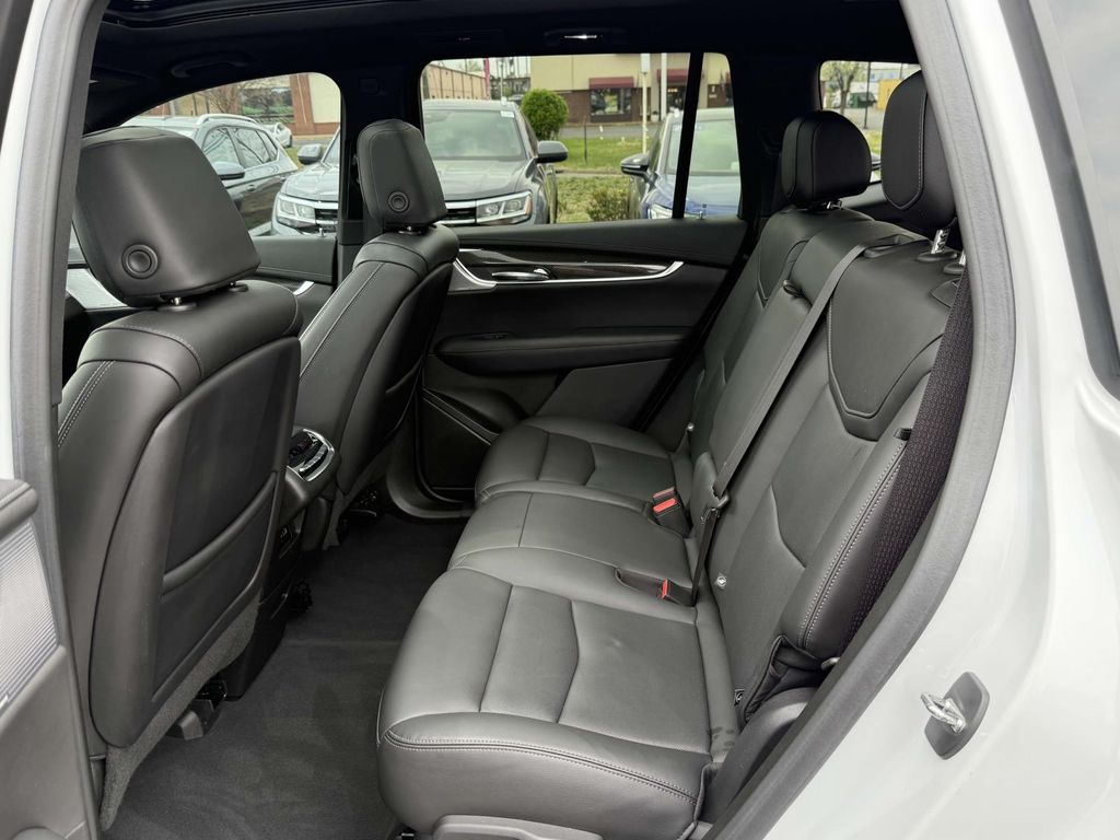 Vehicle image 11 of 25