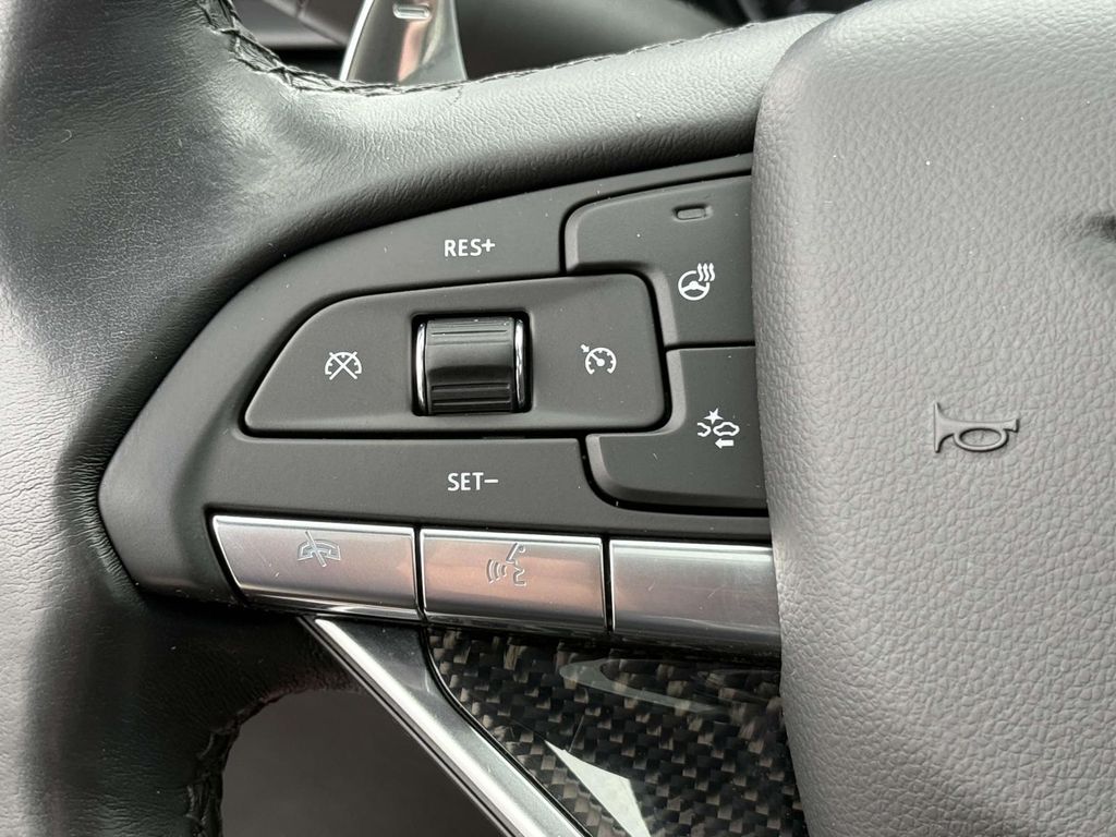 Vehicle image 19 of 25