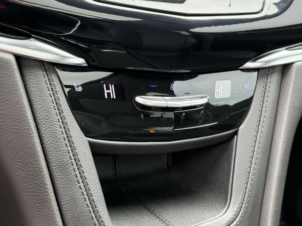 Vehicle image 24 of 25