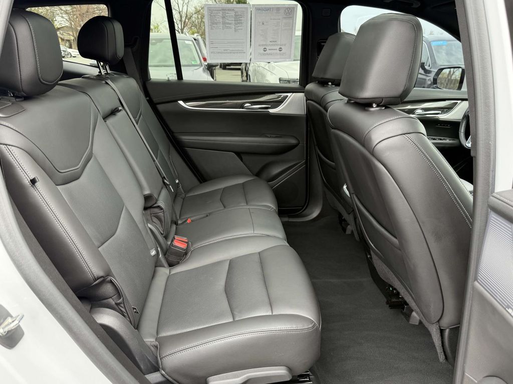 Vehicle image 9 of 25