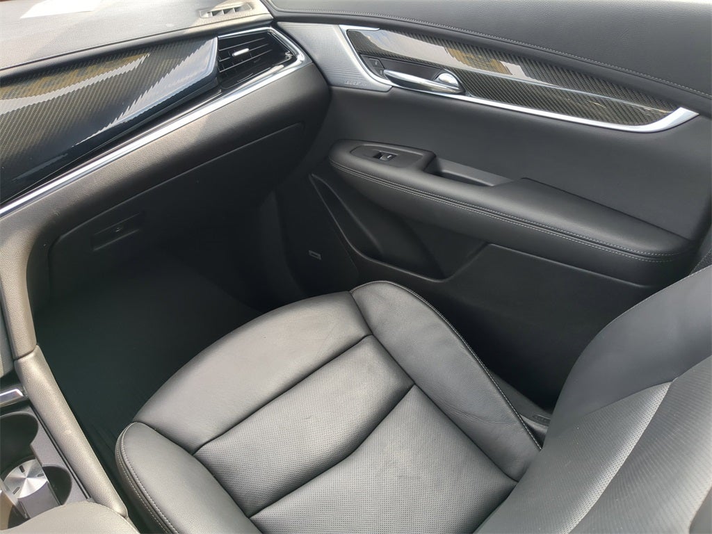 Vehicle image 10 of 37