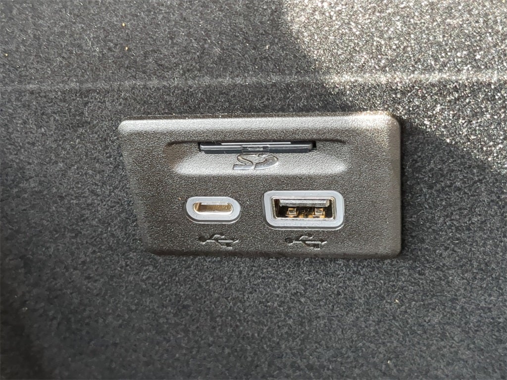 Vehicle image 21 of 37