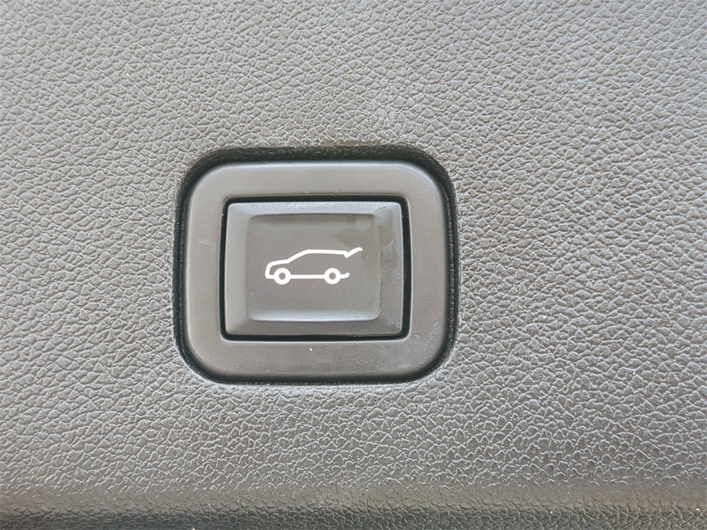Vehicle image 23 of 37