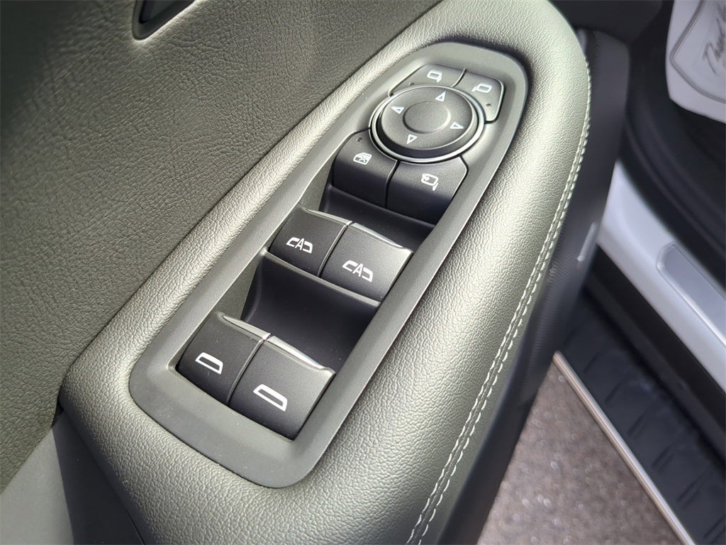 Vehicle image 34 of 37