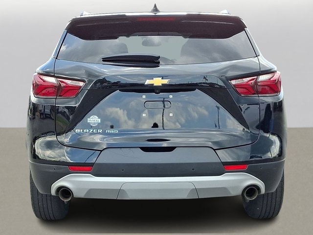 Vehicle image 10 of 43
