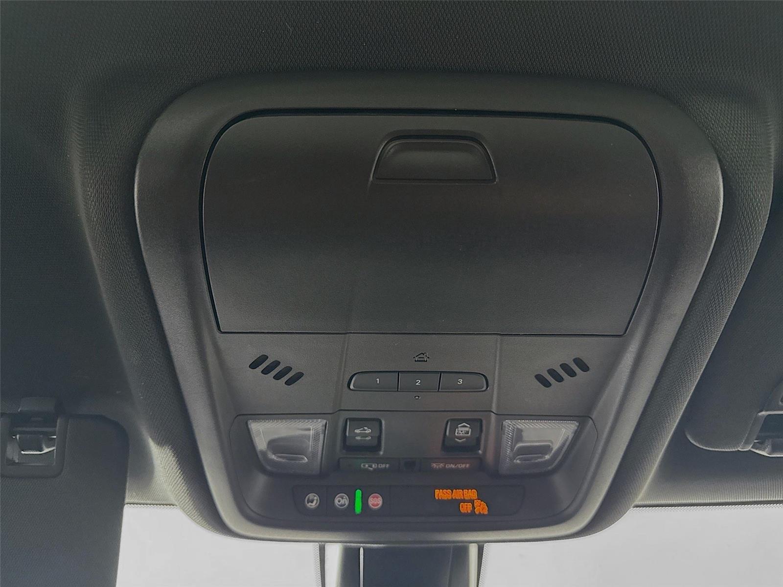 Vehicle image 31 of 49