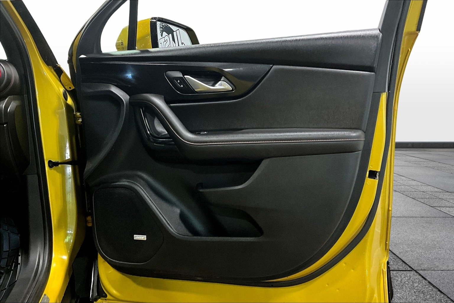 Vehicle image 24 of 31