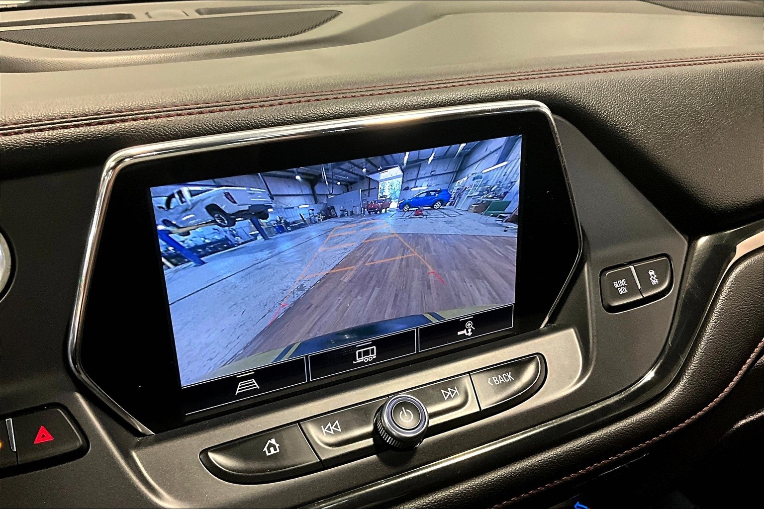 Vehicle image 21 of 31