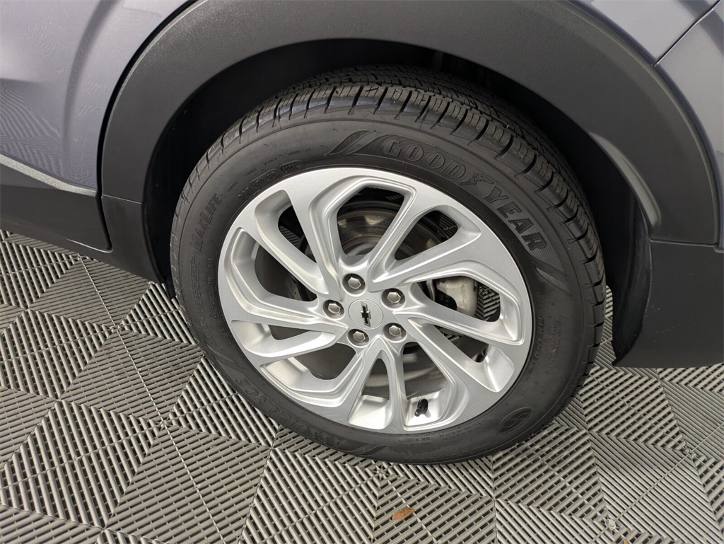 Vehicle image 9 of 32