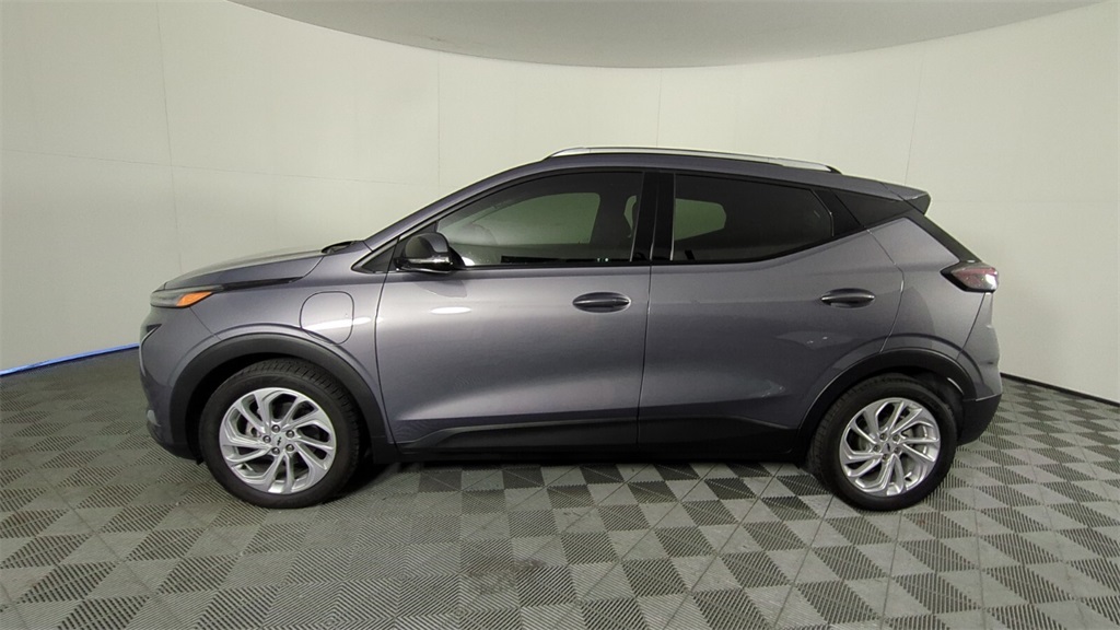 Vehicle image 8 of 32
