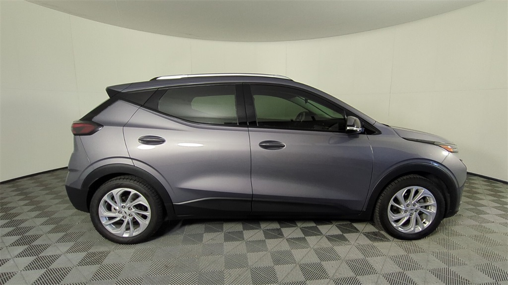 Vehicle image 4 of 32