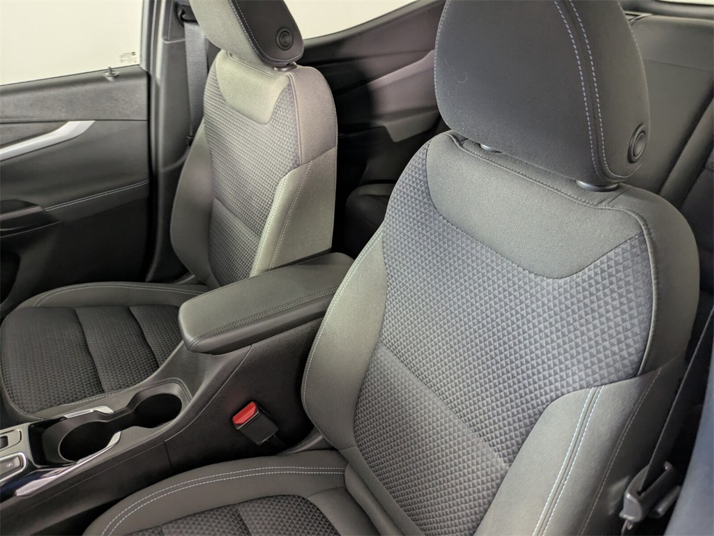 Vehicle image 17 of 32
