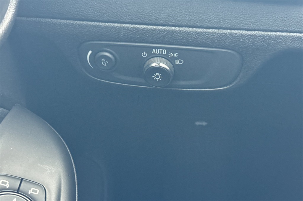 Vehicle image 33 of 37