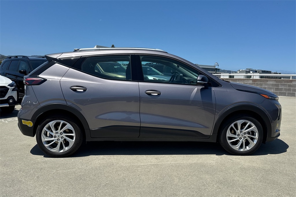 Vehicle image 4 of 37
