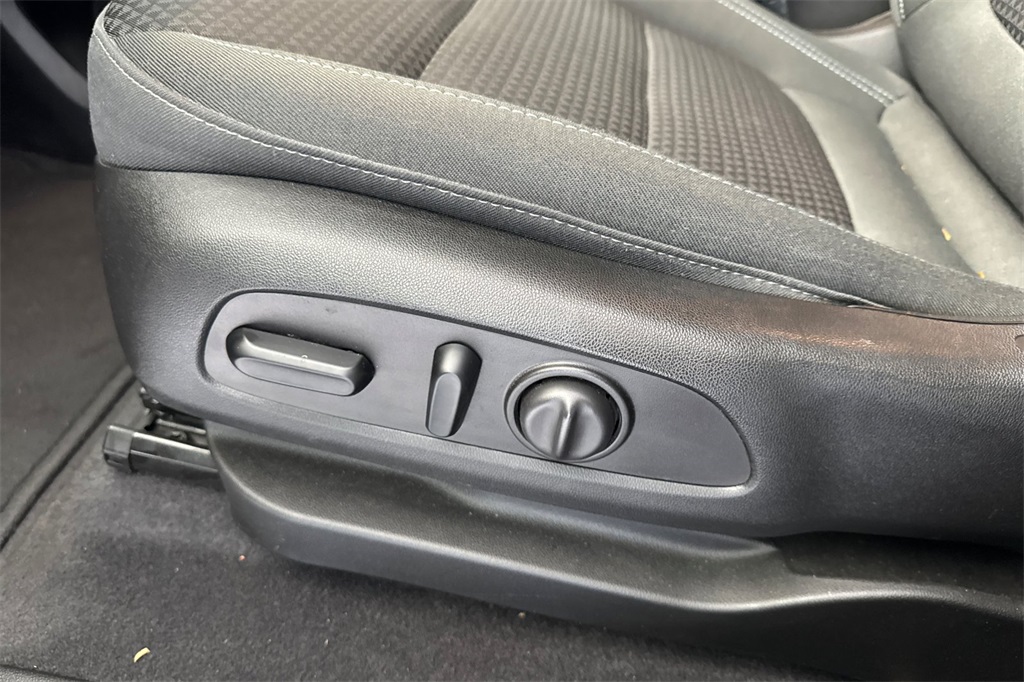 Vehicle image 31 of 37
