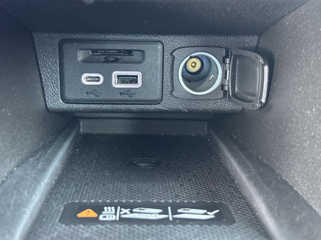 Vehicle image 14 of 32