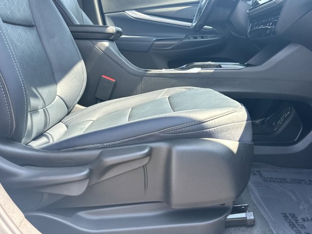 Vehicle image 17 of 32
