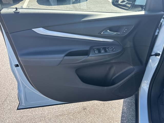 Vehicle image 25 of 32