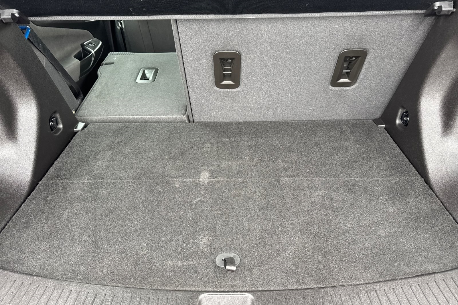 Vehicle image 17 of 33