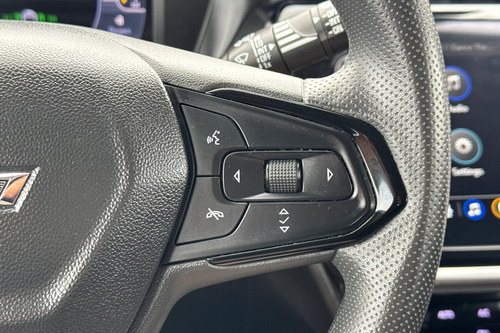 Vehicle image 27 of 33