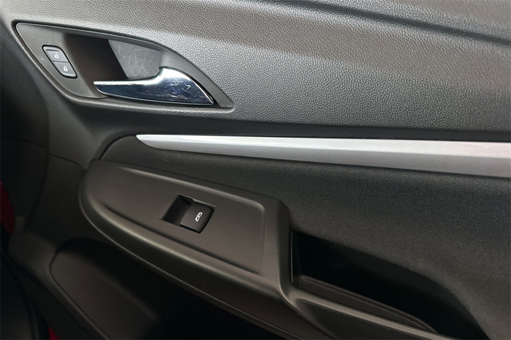 Vehicle image 21 of 31