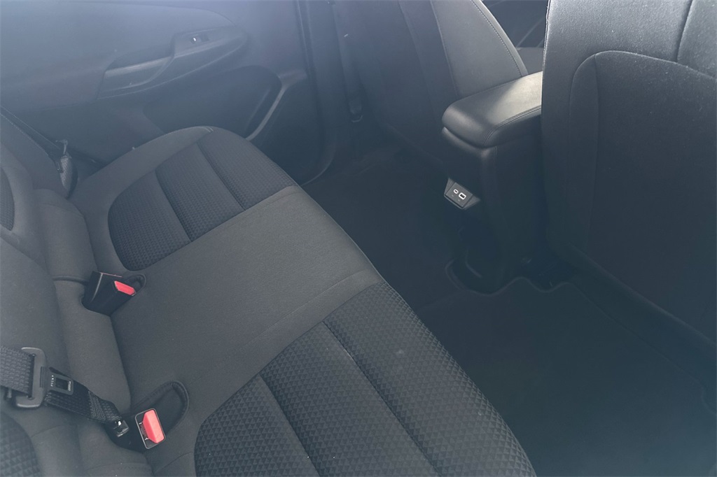 Vehicle image 13 of 31