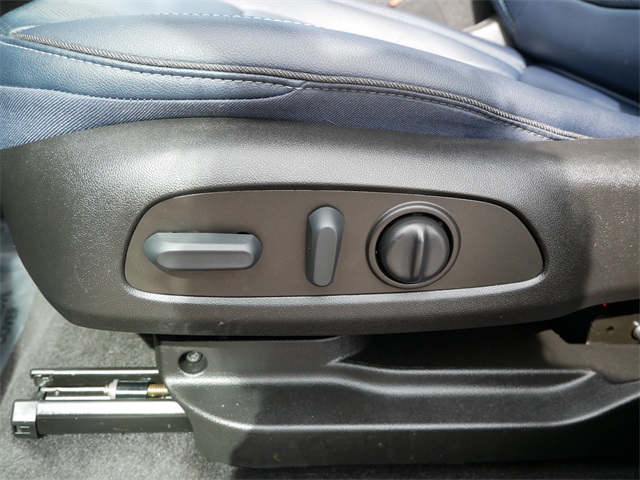Vehicle image 23 of 26